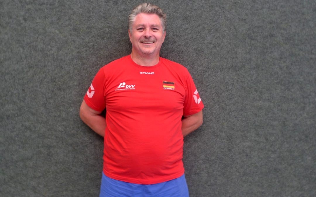Damen 1 begrüßen ihren neuen Trainer